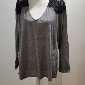 Old  Navy  long sleeves t-shirt